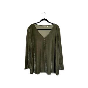 SOFT SURROUNDINGS “La Vie” Velvet Henley Pullover Top in Soft Olive Green